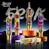 Quattro bottiglie di vape “Stoll Bang Leader” colorate con basi dorate su pedane colorate impilate su uno sfondo scuro e suggestivo