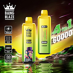 Dos dispositivos de vapeo desechables 4 en 1 metálicos de la marca Bang Blaze en degradado de dorado a verde, uno con 60.000 bocanadas y 4 sabores (fresa y mango, fresa y kiwi, manzana y uva, sandía y fruta del dragón), con íconos de 650 mAh, 1,0 ohm, USB tipo C y pantalla digital a la izquierda, todo ello sobre un paisaje surrealista de color verde amarillento con reflejos de agua y colinas rocosas bajo un cielo oscuro.