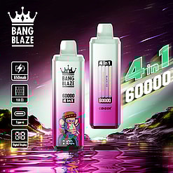 Dos dispositivos de vapeo desechables Bang Blaze 60000 4 en 1 de color rosa y plateado con pantalla digital y una ilustración de un mono en uno, que se muestra contra un cielo violeta estrellado y una superficie de agua reflectante, con especificaciones que indican batería de 650 mAh, resistencia de 1,0 ohm, carga tipo C y pantalla digital.