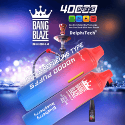 Deux appareils de vapotage jetables dégradés de bleu à rouge étiquetés Bang Blaze Shisha avec 40 000 bouffées et un type de ravitaillement en cycle, placés sur un fond flou comportant un narguilé traditionnel et des reflets d'eau, mettant en évidence des fonctionnalités telles que la charge de type C, une batterie de 1 000 mAh, une capacité de 40 ml et une bobine en maille de 0,6 Ω.