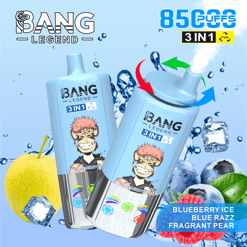 Deux appareils de vape jetables à deux Blue Bang 3 en 1 avec une conception de singe de dessin animé étiqueté de glace aux myrtilles, entourée de gouttelettes d'eau, de glaçons, d'une pêche, de bleuets, de framboises et de feuilles vertes, mettant en évidence 8500 bouffées et une fonctionnalité de saveur triple.