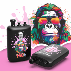 Glänzende schwarze Flasche mit neonfarbenem Graffiti-Gorilla mit Regenbogensonnenbrille, rosa Spritzhintergrund und BANG BLAZE 140K-Branding.