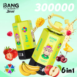 Deux sachets de jus 6 en 1 vert citron avec logos de singe sur fond menthe, entourés de baies et de bananes.