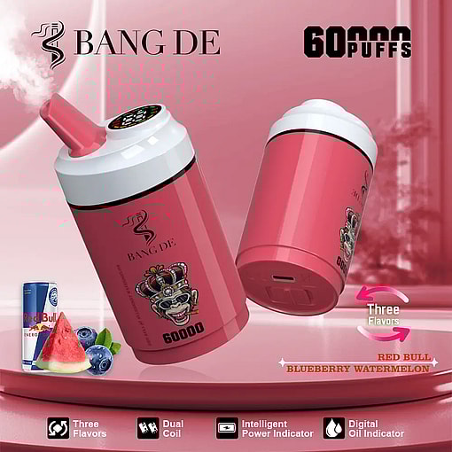 Dos dispositivos de vapeo desechables Bang De de color rosa con una ilustración de un mono con una corona de joyas, publicitados para 60.000 bocanadas, con sabores Blueberry Watermelon y Red Bull, con íconos para tres sabores, doble bobina, indicador de potencia inteligente e indicador de aceite digital sobre un fondo degradado rosa.