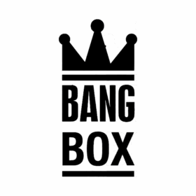 Schwarzer Umriss einer Krone über dem fettgedruckten Text „BANG BOX“ in Großbuchstaben mit horizontalen Linien über und unter den Wörtern.