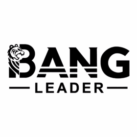 Logodesign mit dem Wort „BANG“ mit einem stilisierten Löwenkopf, der in den Buchstaben „B“ integriert ist, und darunter steht „LEADER“ mit horizontalen Linien auf beiden Seiten.