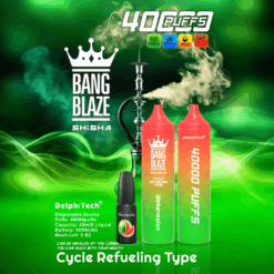 スイカ風味の Bang Blaze Shisha 使い捨てデバイス。40,000 回の吸引が可能で、40 ml の e-liquid、1000mAh のバッテリー、0.6 オームのメッシュ コイルを搭載。緑色の背景に緑色の煙と水ギセルが描かれています。